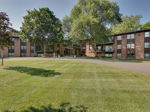 2nd image of 10113 34th St W #337