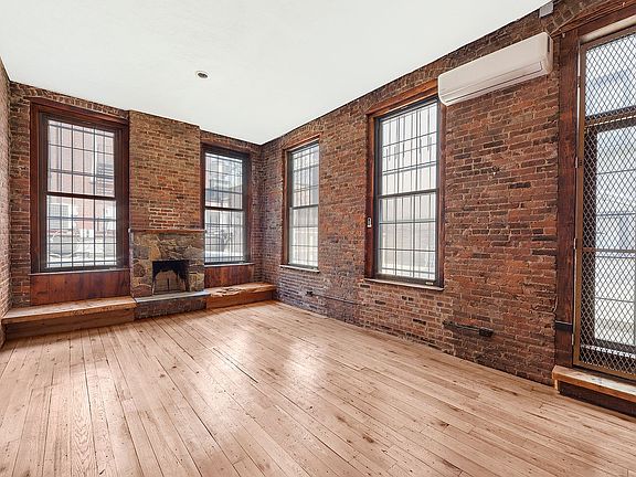 2nd image of 9 Saint Marks Pl APT 3