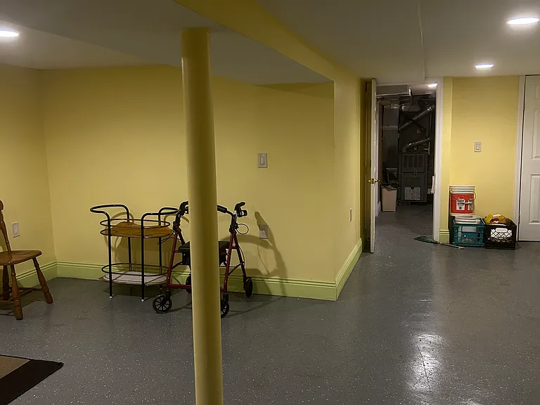 253 Manhattan Ave — Photo 10