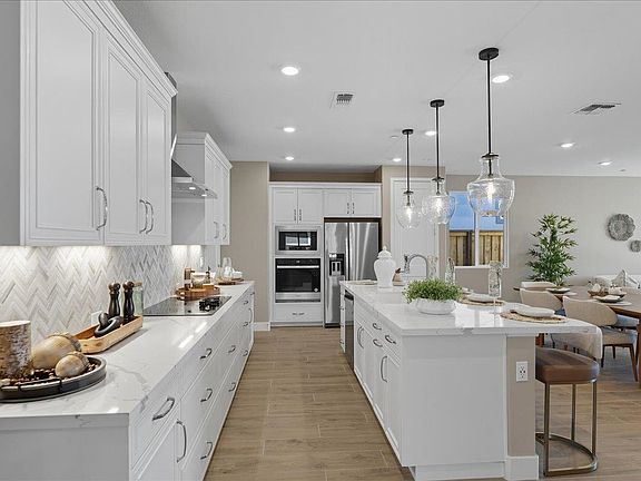 4th image of 3237 Woody Way