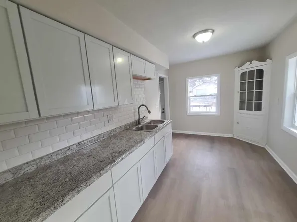 3244 North 40th STREET, Milwaukee, WI 53216