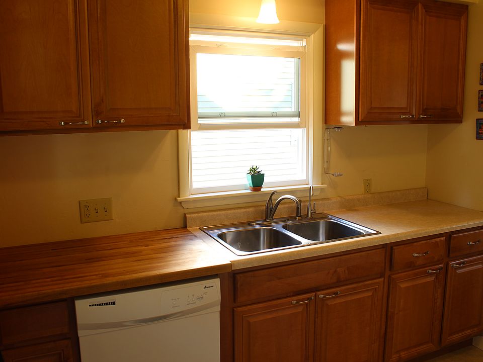 Kitchen Sink and Counters