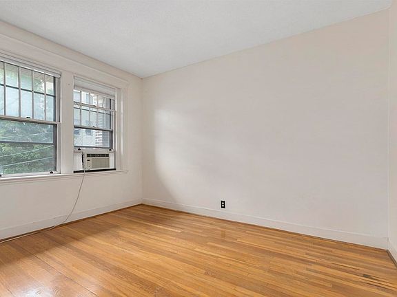2nd image of 153 Strathmore Rd APT 5