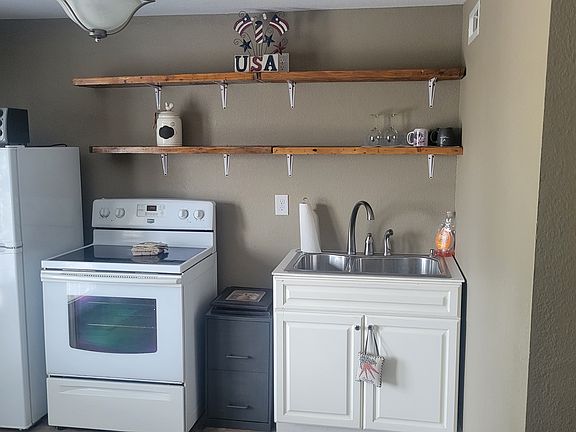 2nd image of 1817 Paul Dr