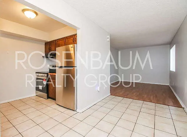 1050 W University Dr #201 — Photo 8