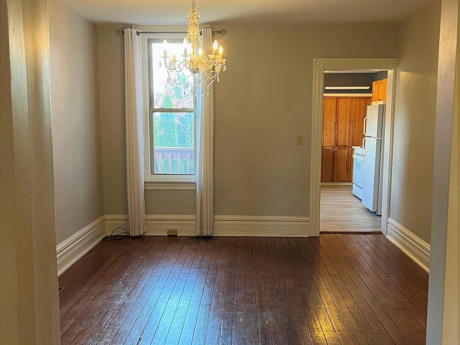 3 bed, 2.5 bath, 1696 sqft, $2,100 — Photo 4