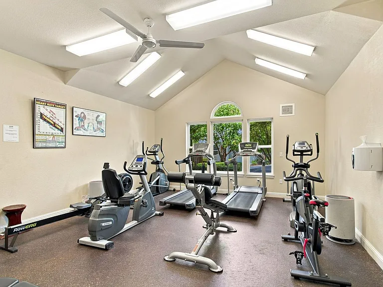 136 Creekside Village Dr — Photo 17