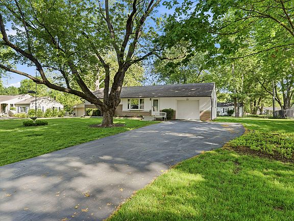5th image of 2844 Canterbury Ln