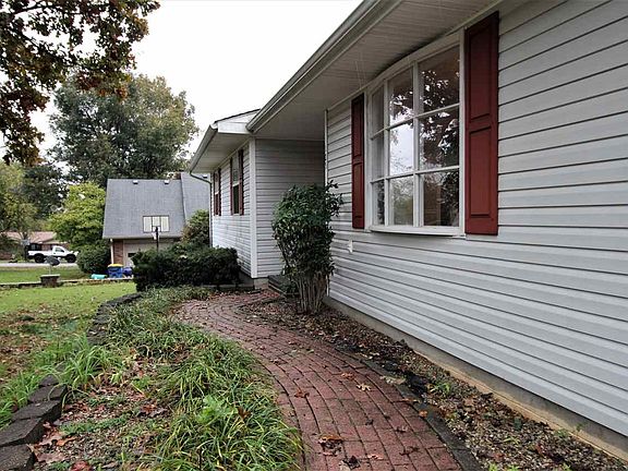 3rd image of 105 Teresa Ct