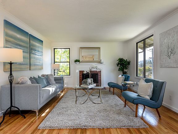 3rd image of 2624 San Carlos Ave