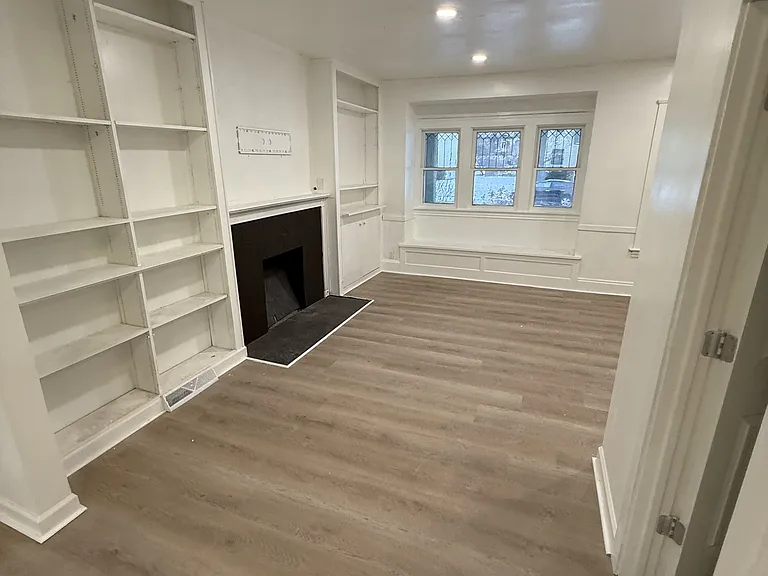 1425 Camp Ave — Photo 16