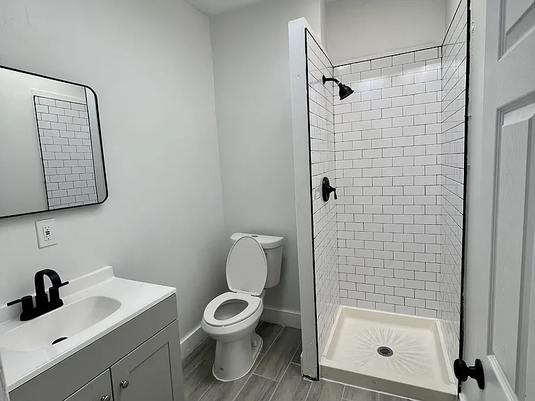 440 N Luzerne Ave — Photo 29