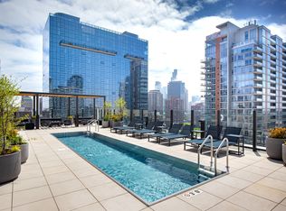 Straits Row, Chicago, IL 60605