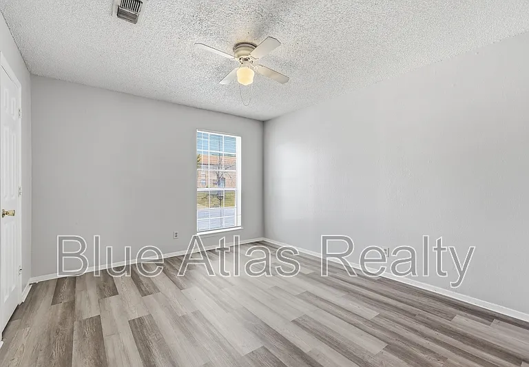 3828 Coates Cir — Photo 11