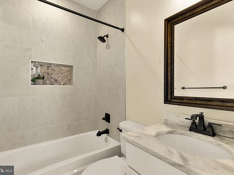1609 Levis St NE — Photo 55