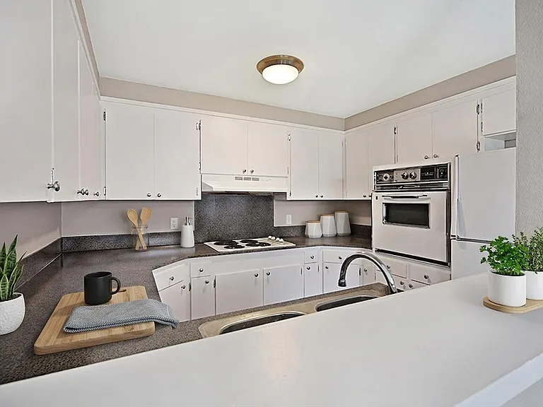 7601 3rd Way SE #5 — Photo 1