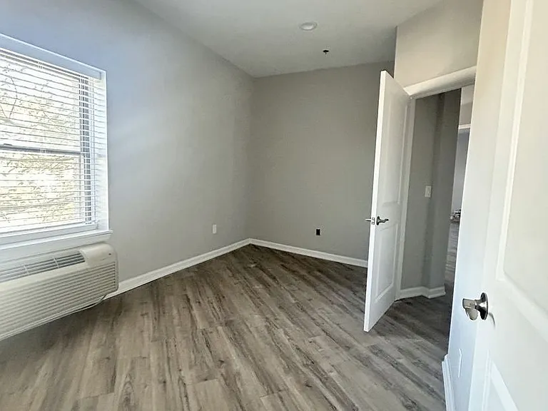 30 S Doughty Ave — Photo 8