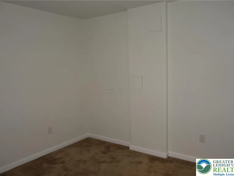 1033 King Way — Photo 20