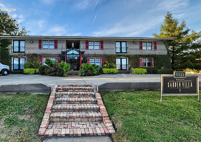 5121 Gaston - GARDEN VILLA