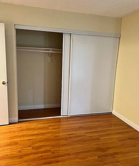 Ontario Plaza Apartment — Photo 6