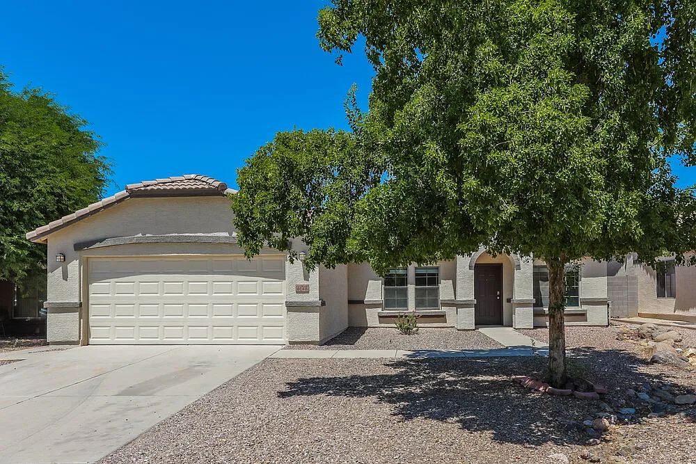 4 bed, 2.0 bath, 1657 sqft, $1,900 — Photo 1