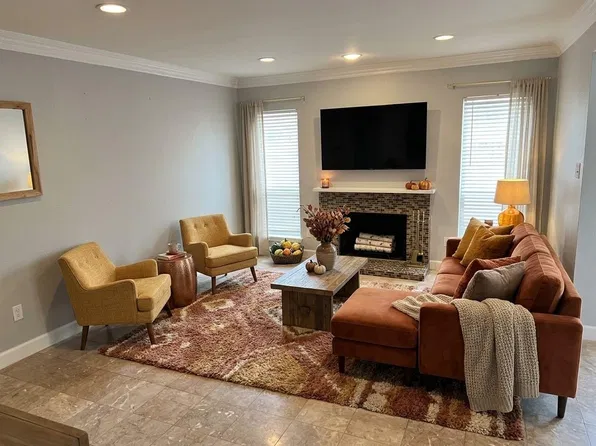 963 Memorial Village Dr, Houston, TX 77024