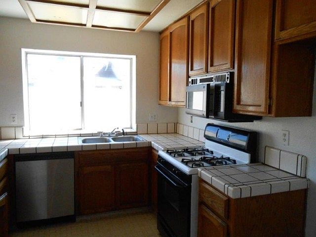 2nd image of 1601 Hugo Ave