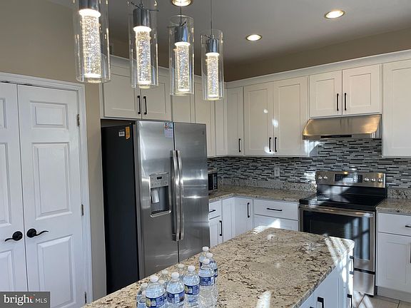 3rd image of 8725 Talbott Farm Dr