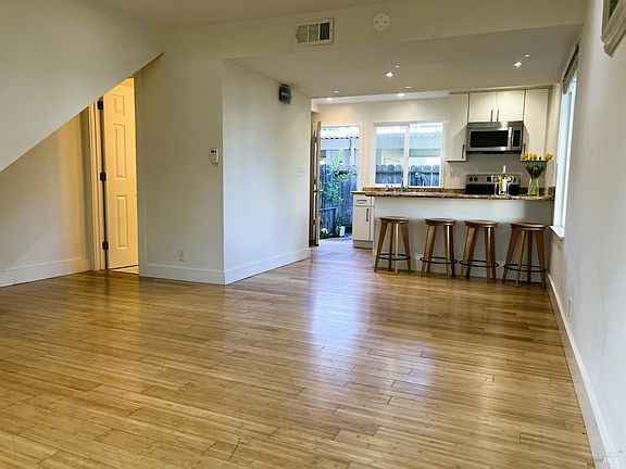 5th image of 401 Fernbridge Place