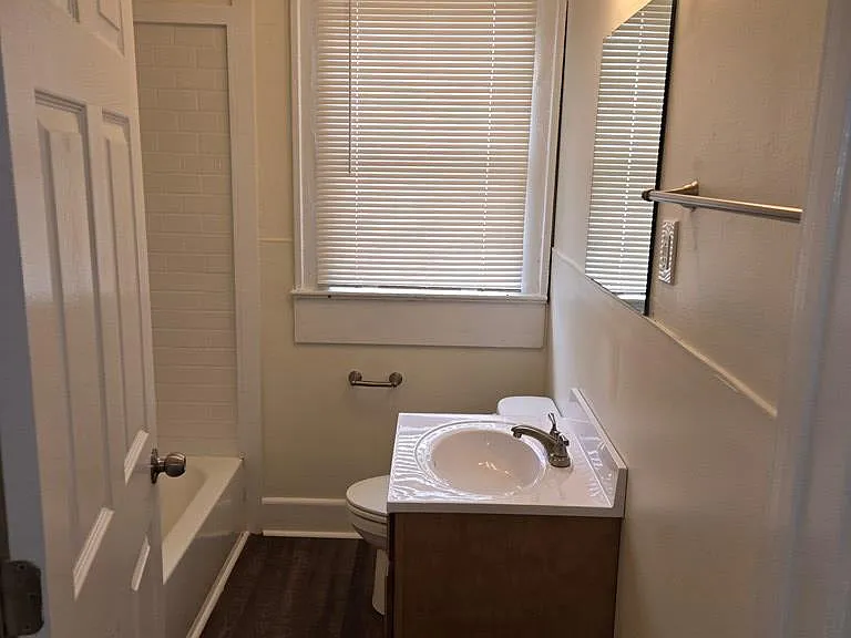 209 W Moore St — Photo 5