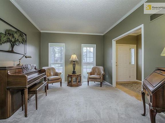 FORMAL LIVING ROOM OR GREAT DEN/ OFFICE AREA