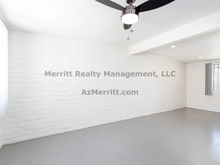50 W King Rd #11 — Photo 8