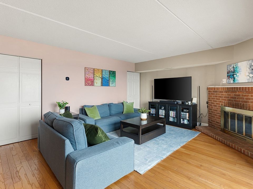 1st image of 390 Broadway APT 51