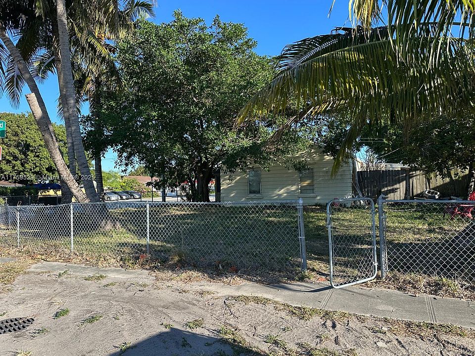 2nd image of 141 SE 8th Ave
