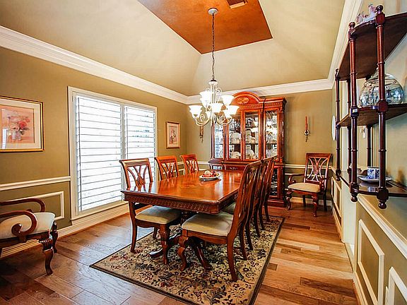 4th image of 5002 Berkshire Ct