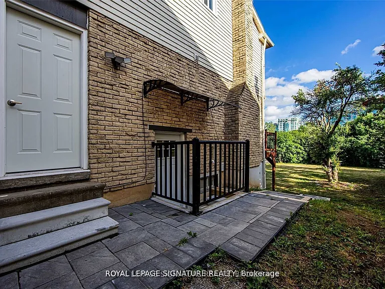 91 Tamarack Dr — Photo 1