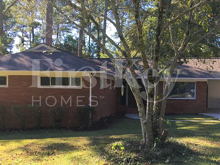 3393 Woods Dr — Photo 1