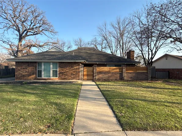 2109 Oakmeadow St, Bedford, TX 76021