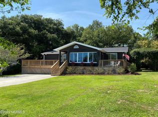 1676 Kings Landing Rd, Hampstead, NC 28443