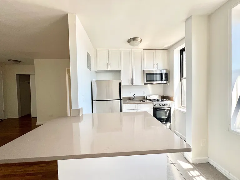 2373 E 3rd St #5T — Photo 2