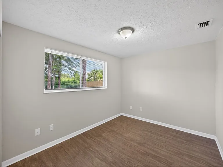 4177 Timberlake Dr N — Photo 14
