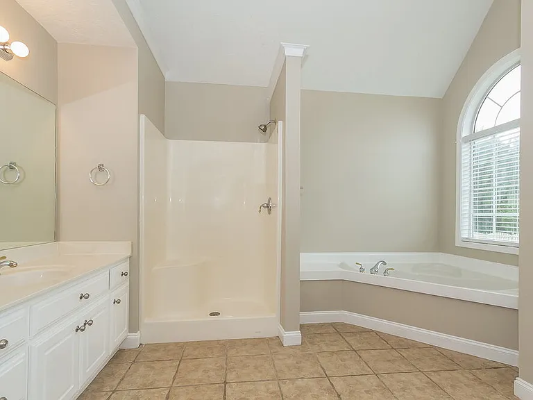 370 Whitney Ln — Photo 9