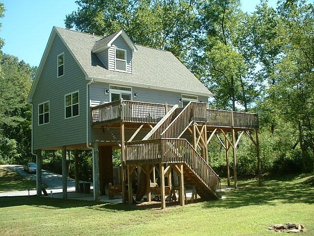 House facing the Tuckaseegee