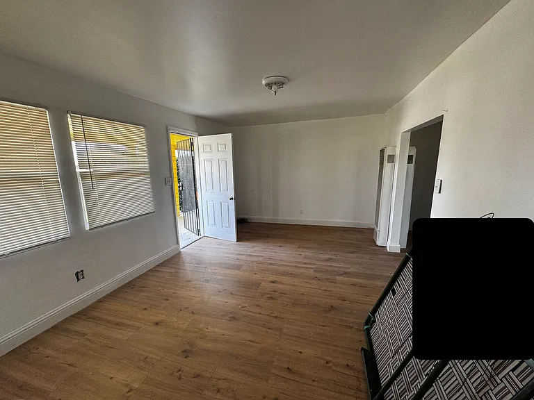5812 Riverside Dr — Photo 3