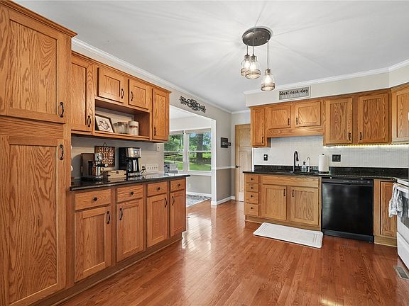 5th image of 1227 Glenwood Dr NW
