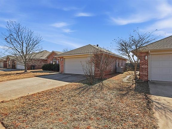 3rd image of 808 Cavecreek St