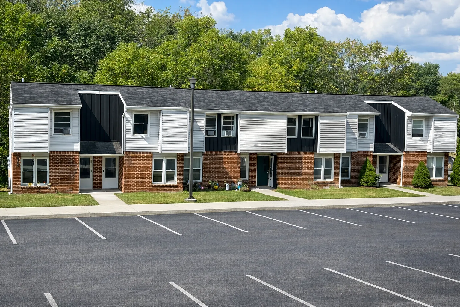 2 bed, 1000 sqft, $965 — Photo 2
