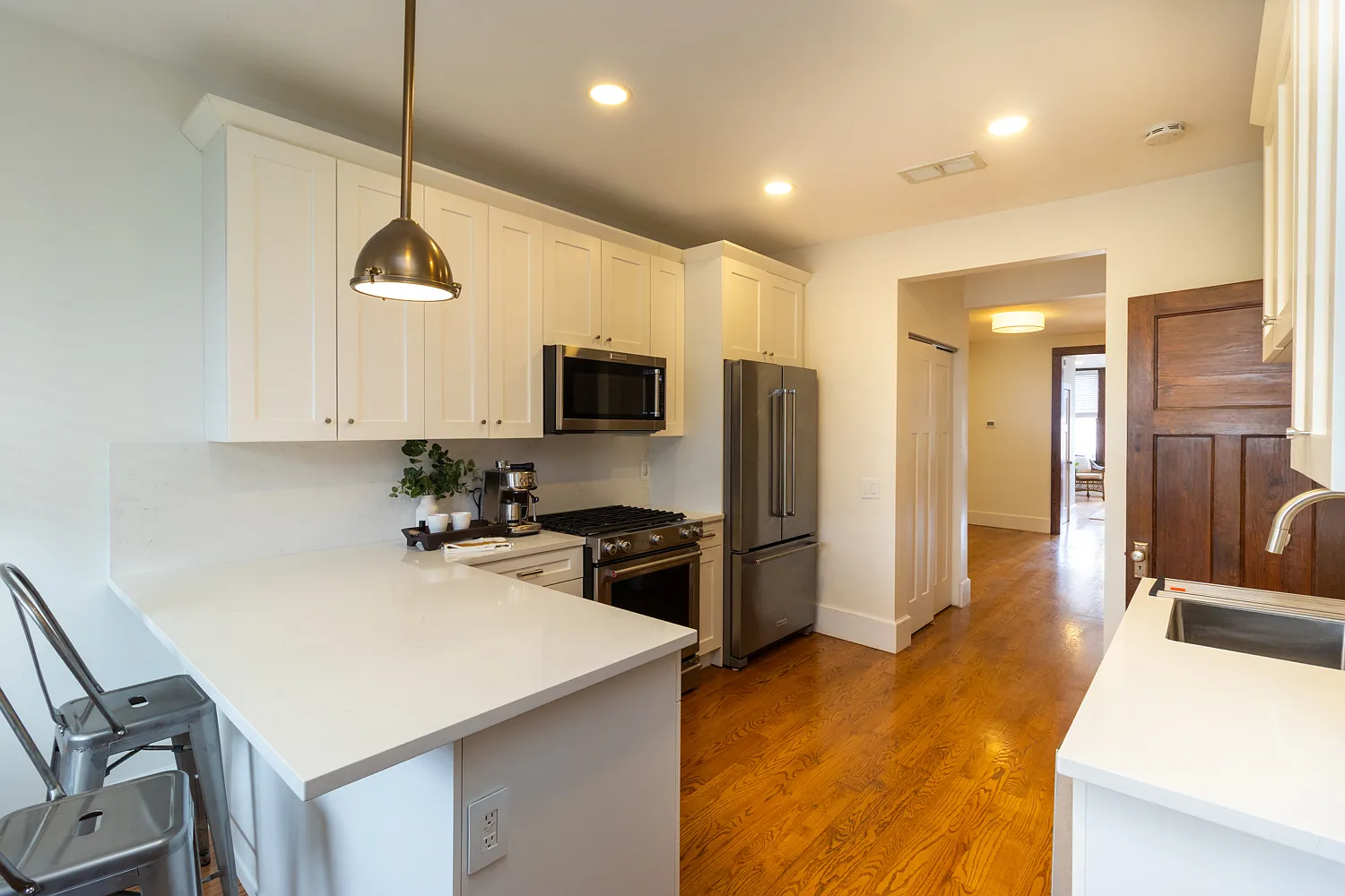 3 bed, 1250 sqft, $1,850 — Photo 1