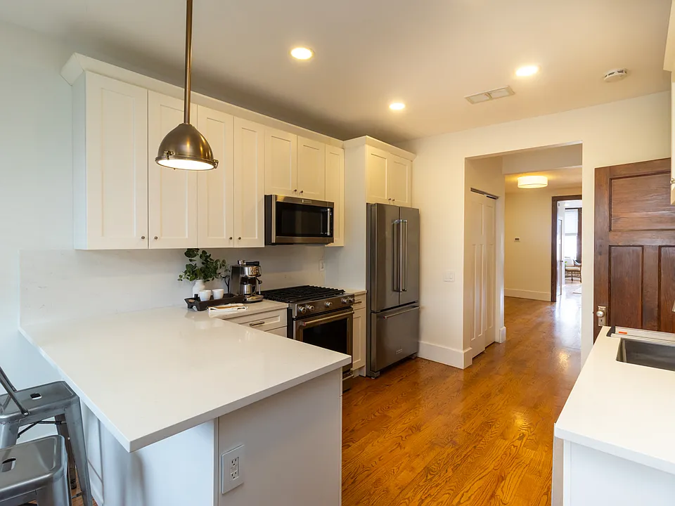 416 1/2 Pleasant St #1