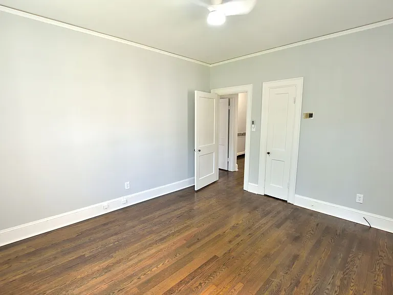945 Sycamore St — Photo 11